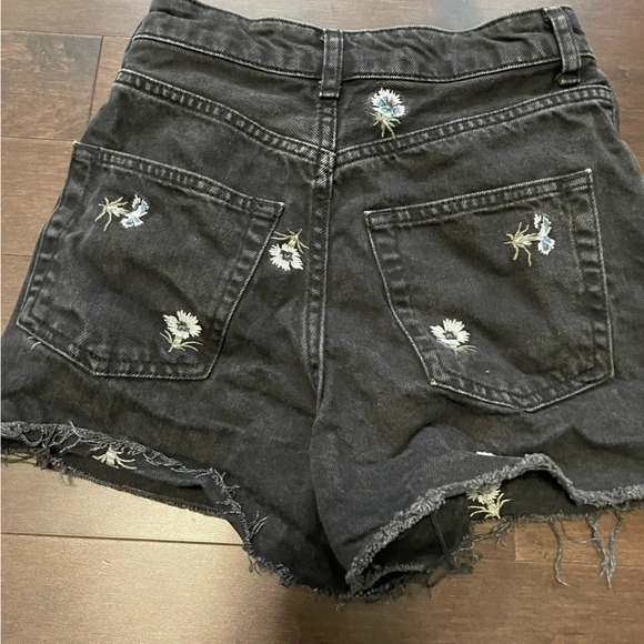 Topshop High  Waisted Black Floral Embroidered Denim Jean Short Women’s 0 - Picture 5 of 8